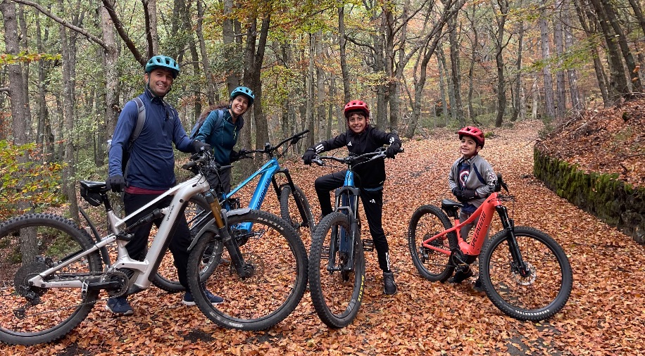 Etna All Around - Famiglia in autunno con foliage Etna All Around - Famiglia in autunno con foliage
