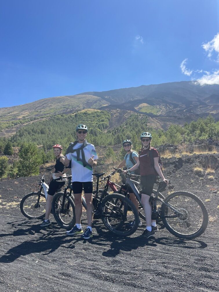 Etna All Around - family group Etna All Around - family group